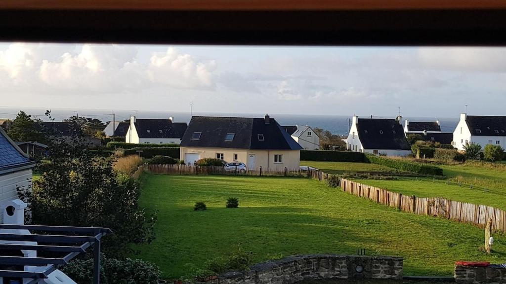 Villa Jolie longère bretonne , à 5 minutes de la plage, vue mer , à Plozévet Extérieur photo